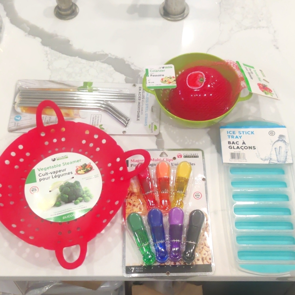 Bundle NEW Kitchen Items- Steamer, reusable straws, tomato pod, clips, etc
